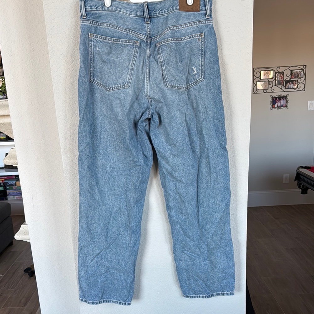 Low slung straight jean - Picture 3 of 3